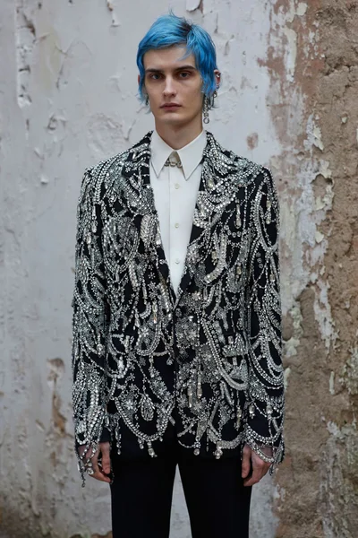 Look 28